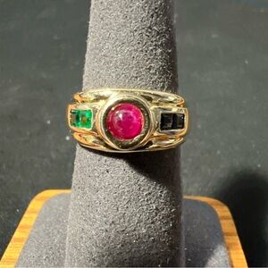 VTG 14k Yellow Gold Natural Cabochon Ruby Flanked By Emeralds & Sapphires Sz 7